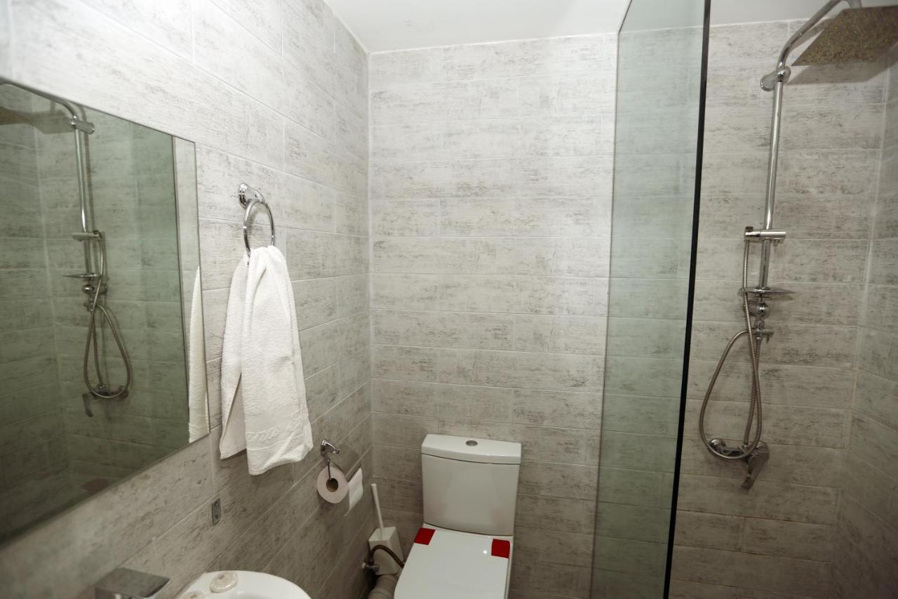 Family Apartment In Avlabari Тбілісі Екстер'єр фото